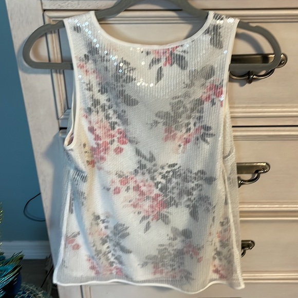 White House Black Market Flowers Sequin-Overlay V-Neck Women’s Tank XXS - Picture 5 of 5